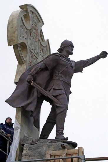 Alexander Nevsky monument is erected in Kaliningrad