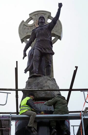 Alexander Nevsky monument is erected in Kaliningrad