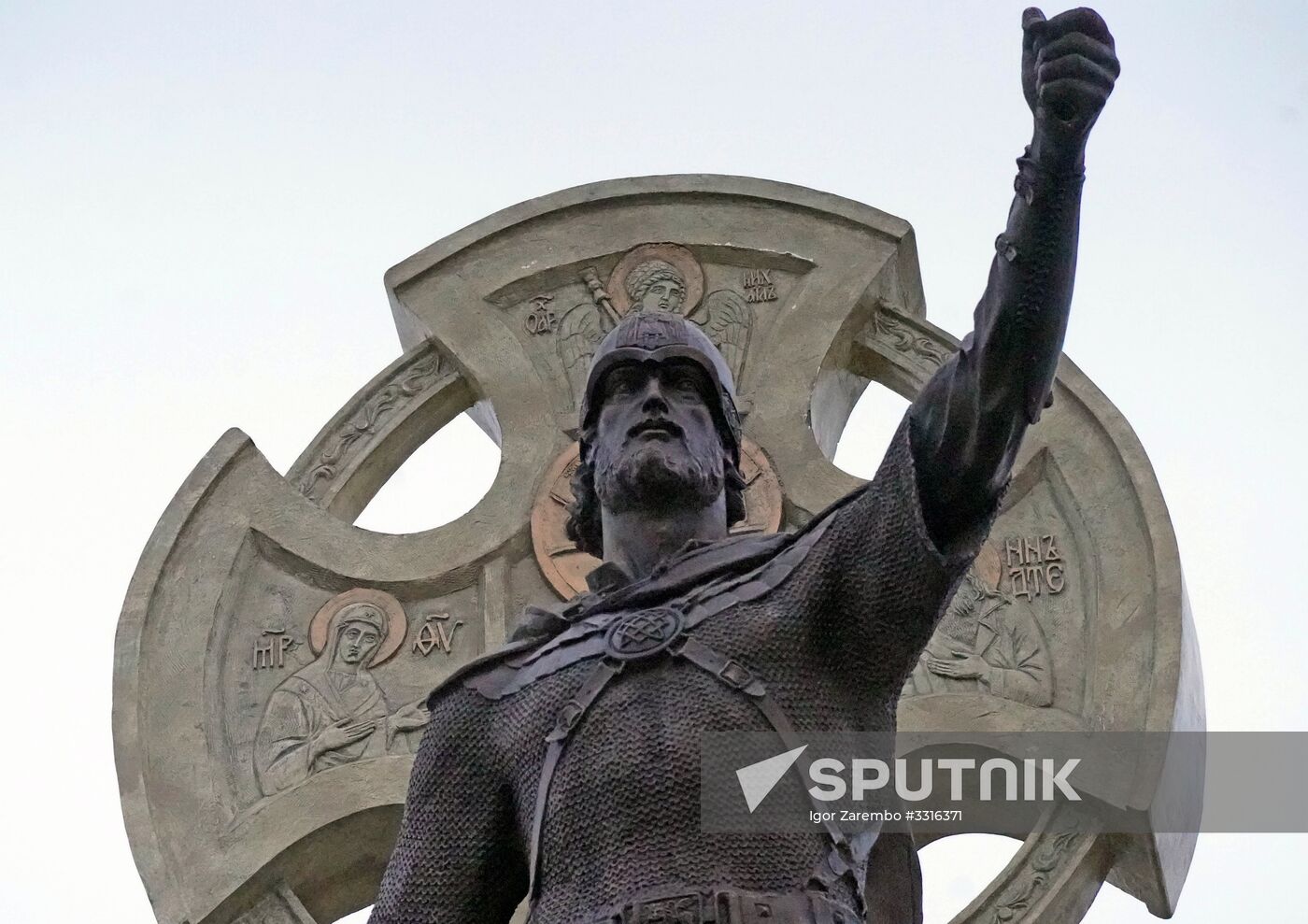 Alexander Nevsky monument is erected in Kaliningrad
