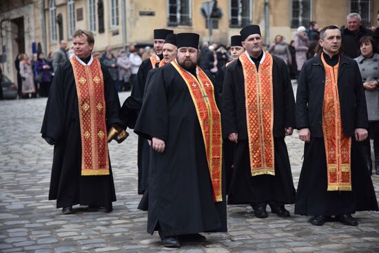 Cross procession in honor of Catholic Easter in Lviv