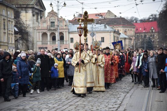 Cross procession in honor of Catholic Easter in Lviv