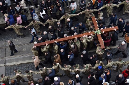 Cross procession in honor of Catholic Easter in Lviv