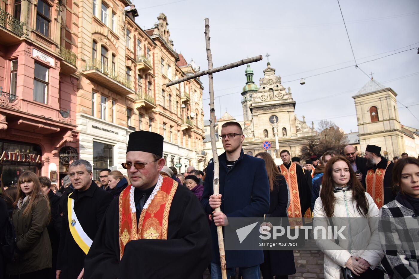 Cross procession in honor of Catholic Easter in Lviv