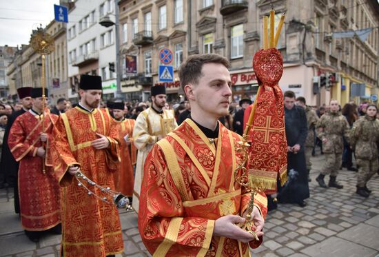 Cross procession in honor of Catholic Easter in Lviv