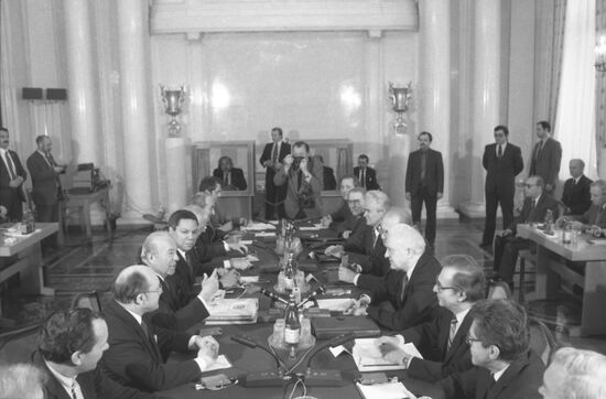 George Shultz visits USSR