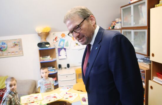 Russian presidential candidate Boris Titov visits Kuvshinka private daycare