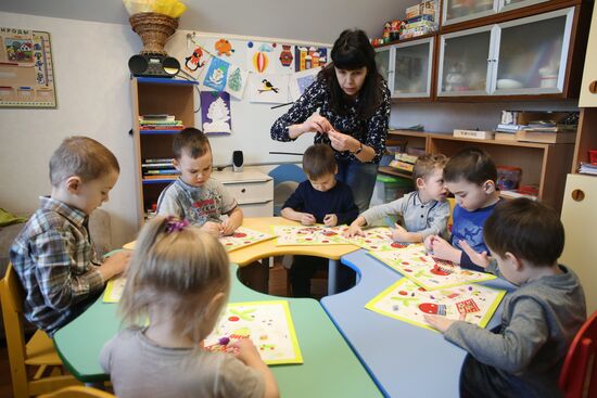 Russian presidential candidate Boris Titov visits Kuvshinka private daycare