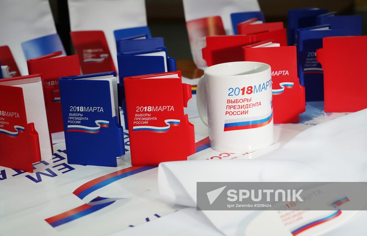 Presenting merchandise for presidential election in Russia