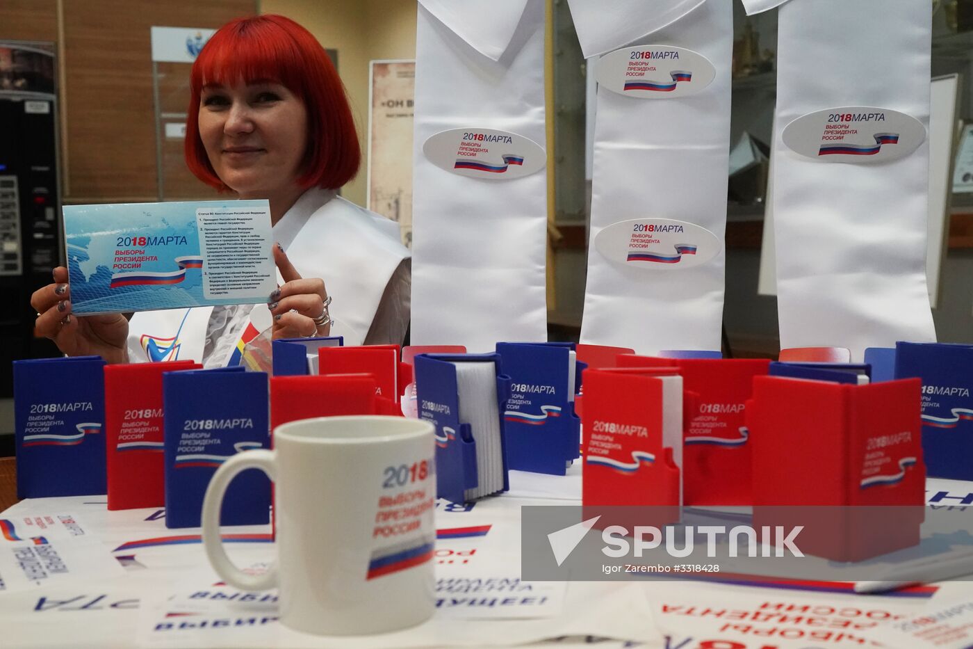 Presenting merchandise for presidential election in Russia