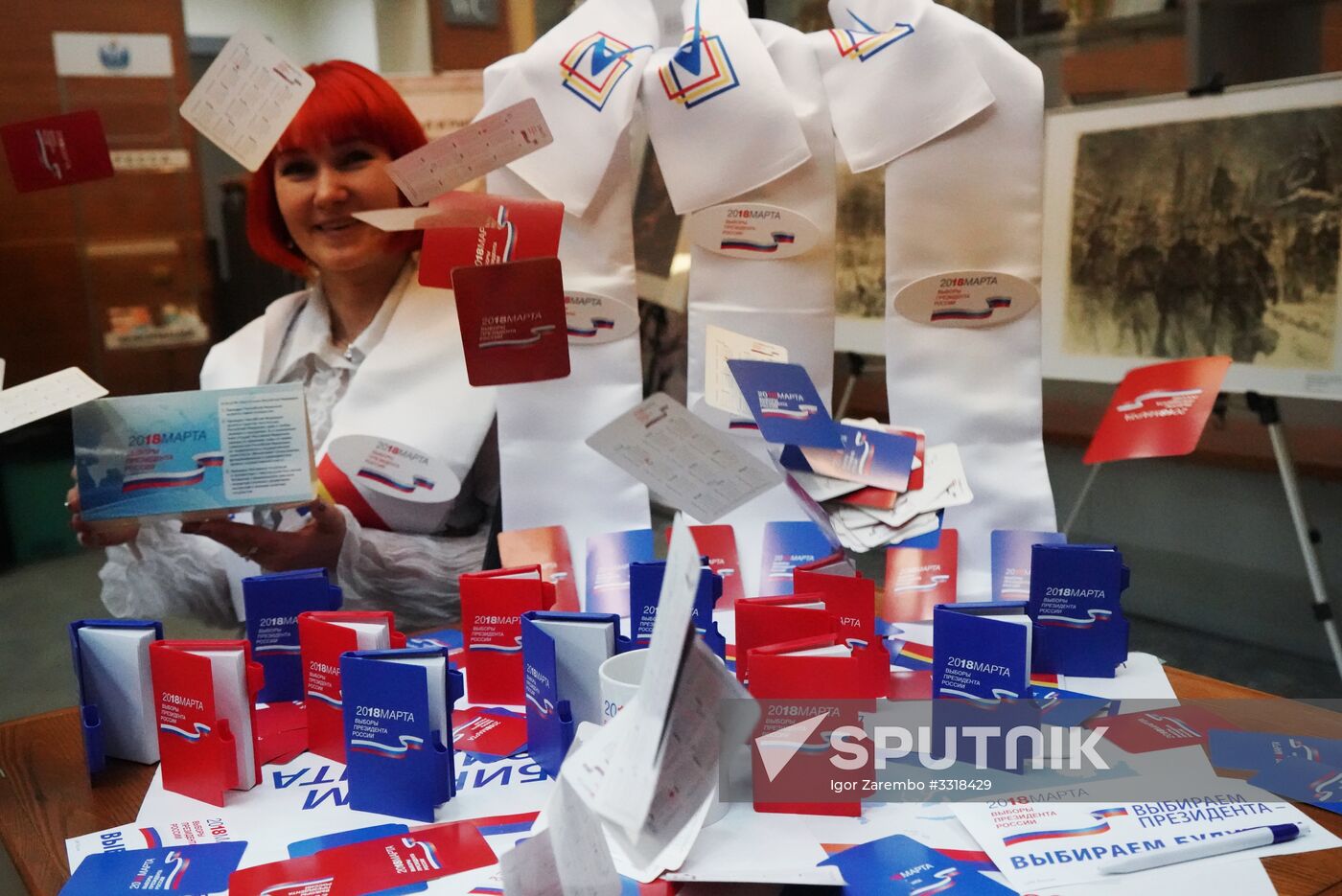 Presenting merchandise for presidential election in Russia