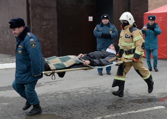 Competition in car accident relief efforts in Grozny
