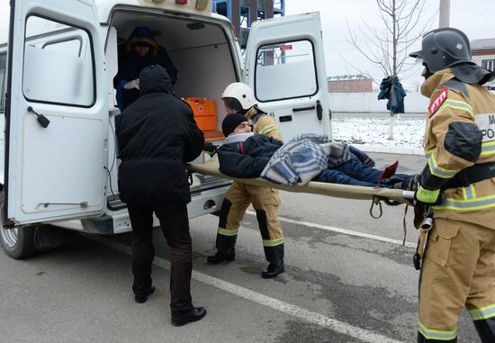 Competition in car accident relief efforts in Grozny