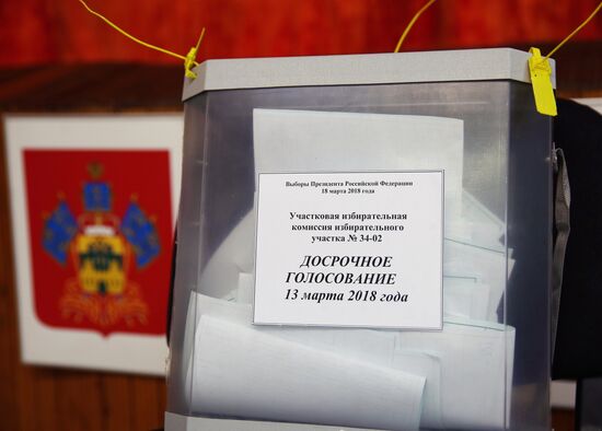 Russian regions hold early voting for 2018 presidential election