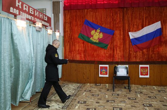 Russian regions hold early voting for 2018 presidential election