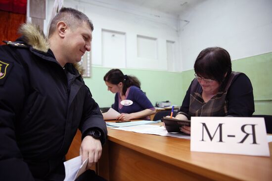 Russian regions hold early voting for 2018 presidential election