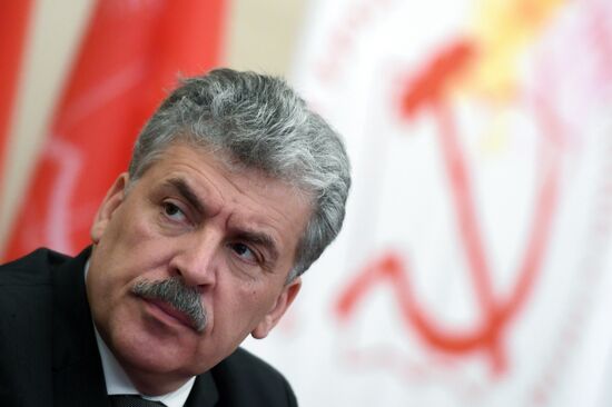 Russian presidential hopeful Grudinin visits Kazan