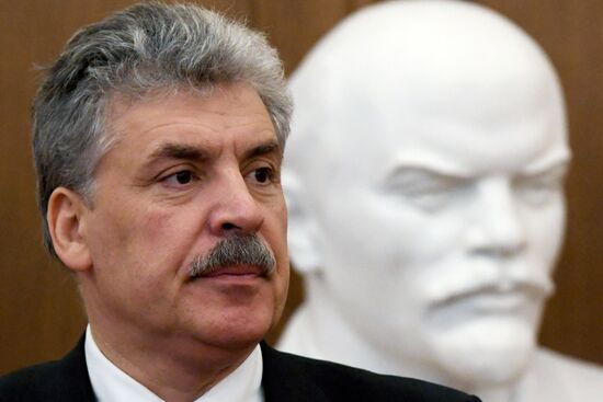 Russian presidential hopeful Grudinin visits Kazan