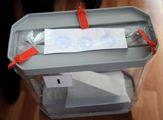 Russian regions hold early voting for 2018 presidential election