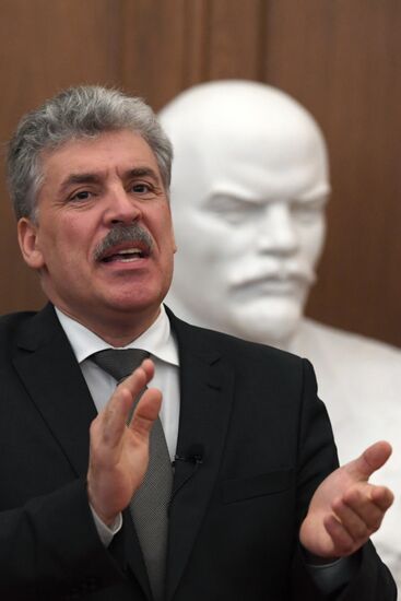 Russian presidential hopeful Grudinin visits Kazan