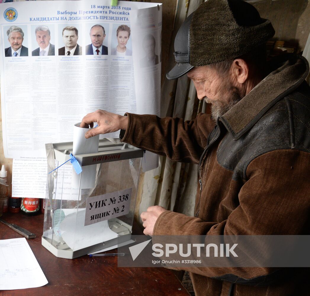 Russian regions hold early voting for 2018 presidential election