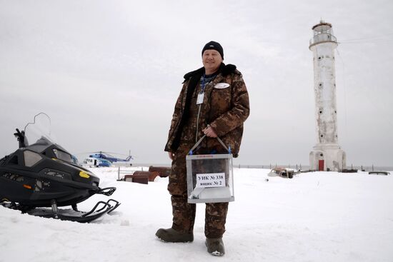 Russian regions hold early voting for 2018 presidential election