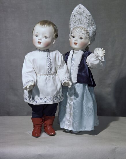 Dolls in national costumes