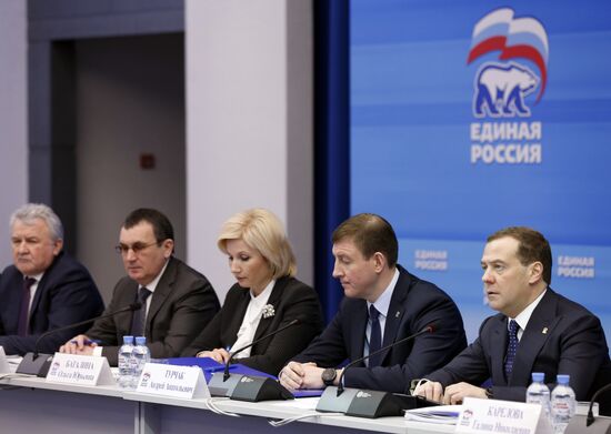 Prime Minister Dmitry Medvedev discusses implementation of United Russia's election campaign program