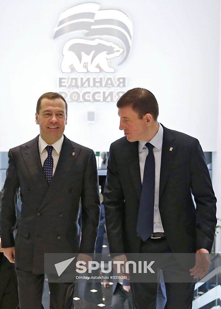 Prime Minister Dmitry Medvedev discusses implementation of United Russia's election campaign program