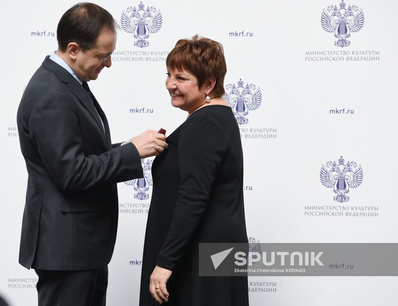 Ceremony to present state decorations to culture and arts workers