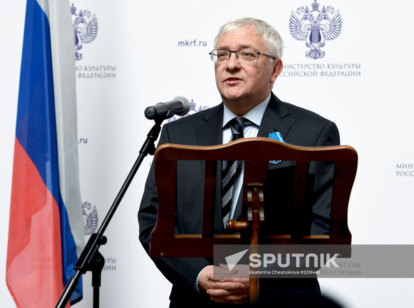 Ceremony to present state decorations to culture and arts workers