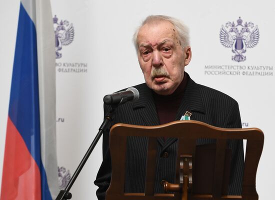 Ceremony to present state decorations to culture and arts workers