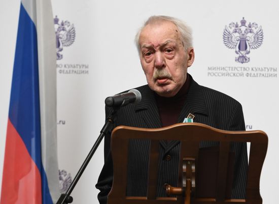 Ceremony to present state decorations to culture and arts workers