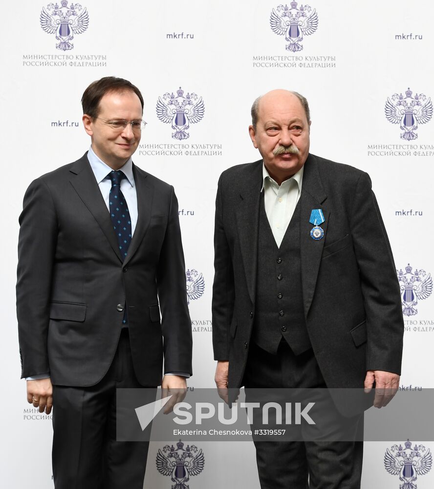 Ceremony to present state decorations to culture and arts workers
