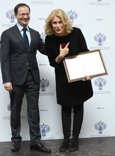 Ceremony to present state decorations to culture and arts workers