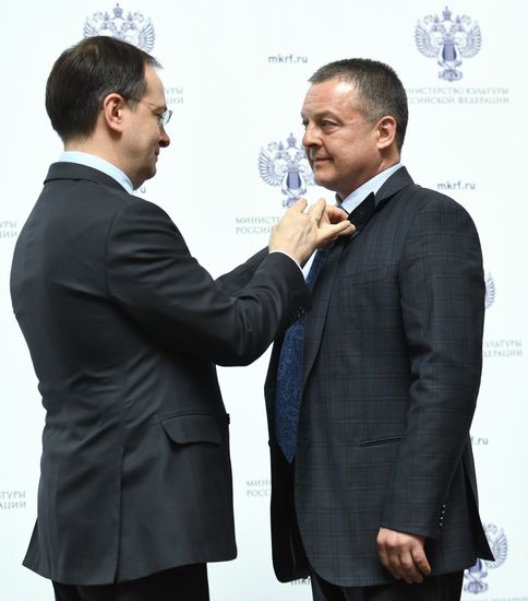 Ceremony to present state decorations to culture and arts workers