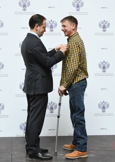 Ceremony to present state decorations to culture and arts workers