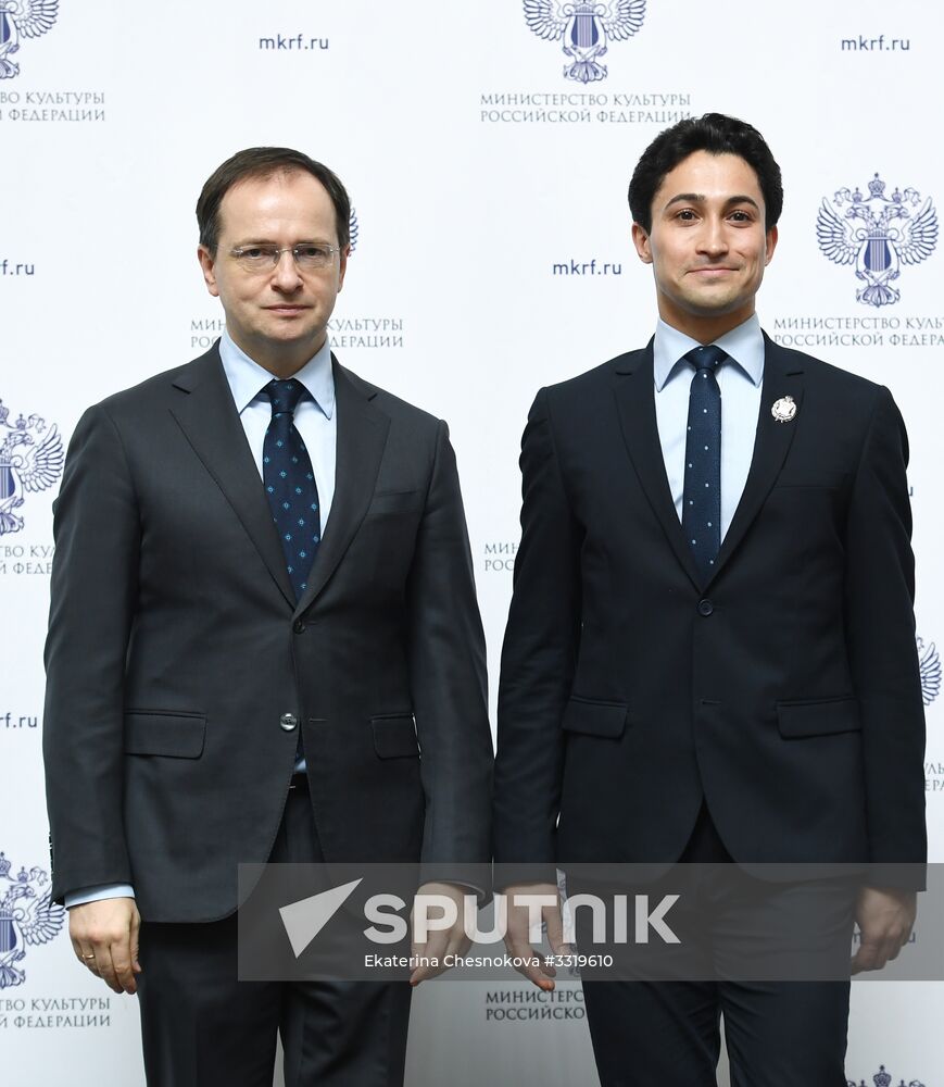 Ceremony to present state decorations to culture and arts workers