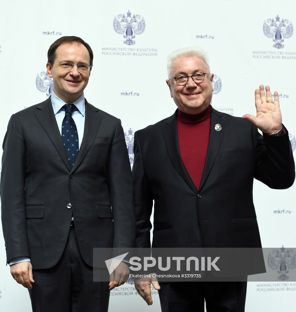 Ceremony to present state decorations to culture and arts workers