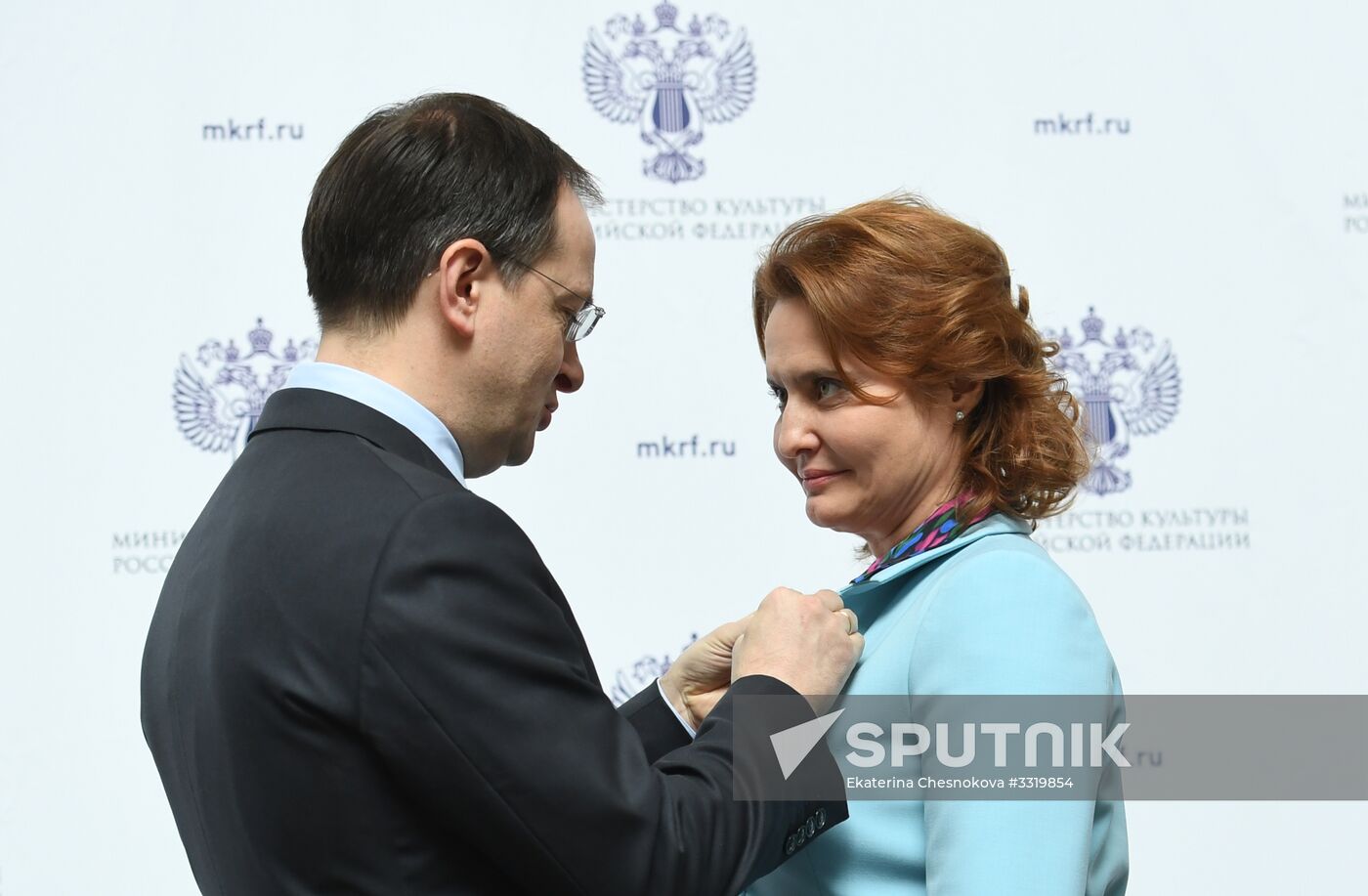 Ceremony to present state decorations to culture and arts workers