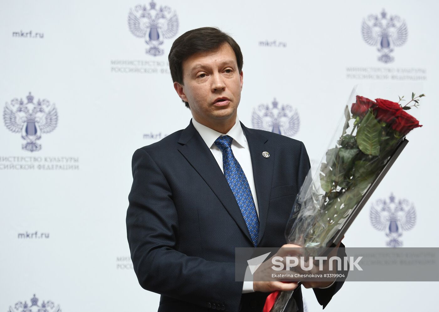 Ceremony to present state decorations to culture and arts workers