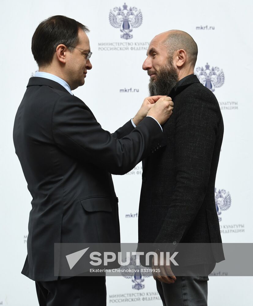 Ceremony to present state decorations to culture and arts workers