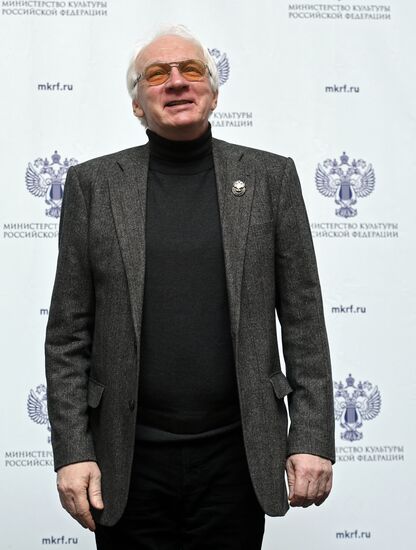 Ceremony to present state decorations to culture and arts workers