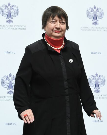 Ceremony to present state decorations to culture and arts workers