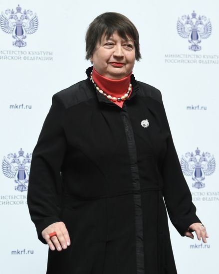 Ceremony to present state decorations to culture and arts workers