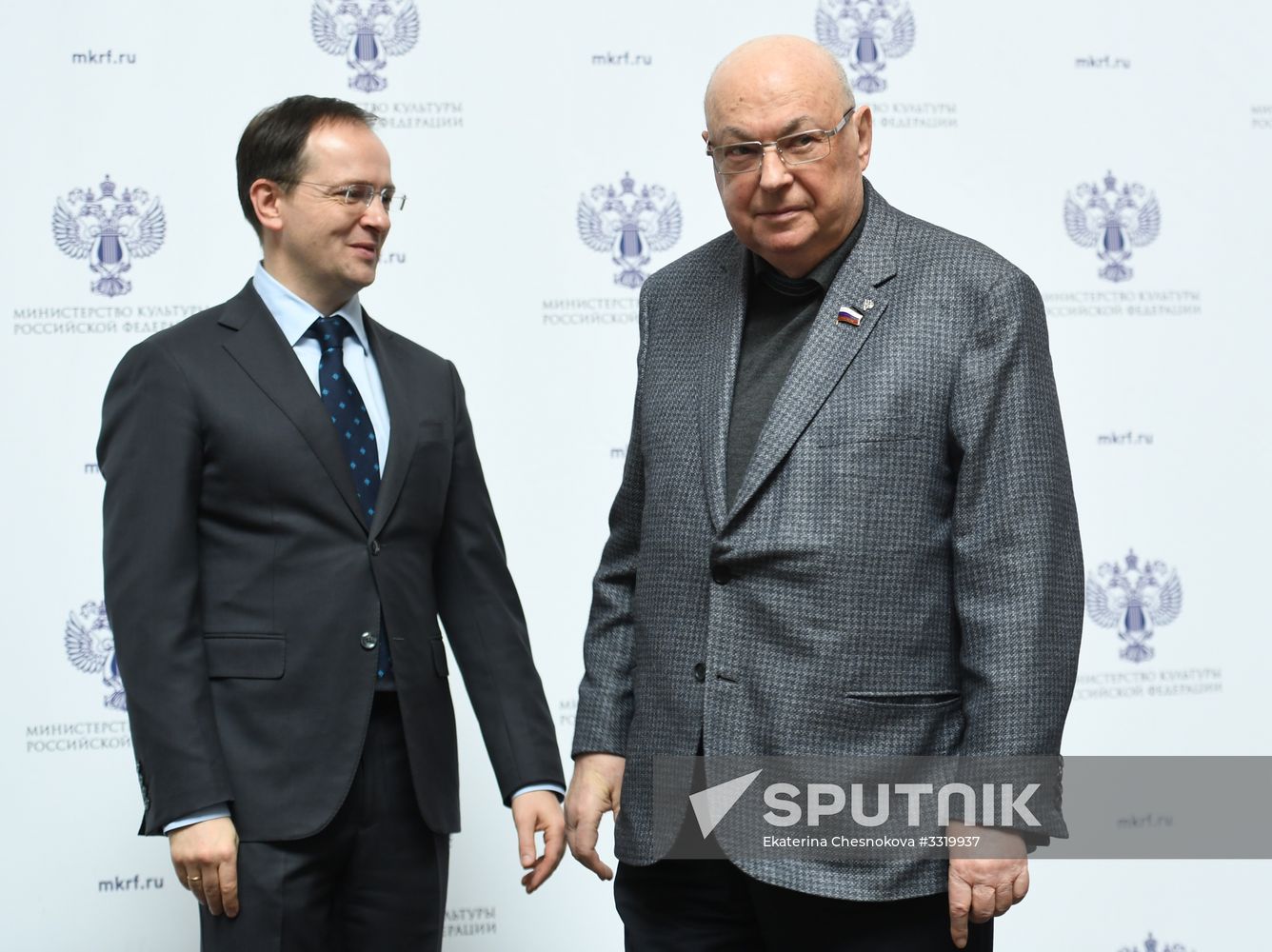 Ceremony to present state decorations to culture and arts workers