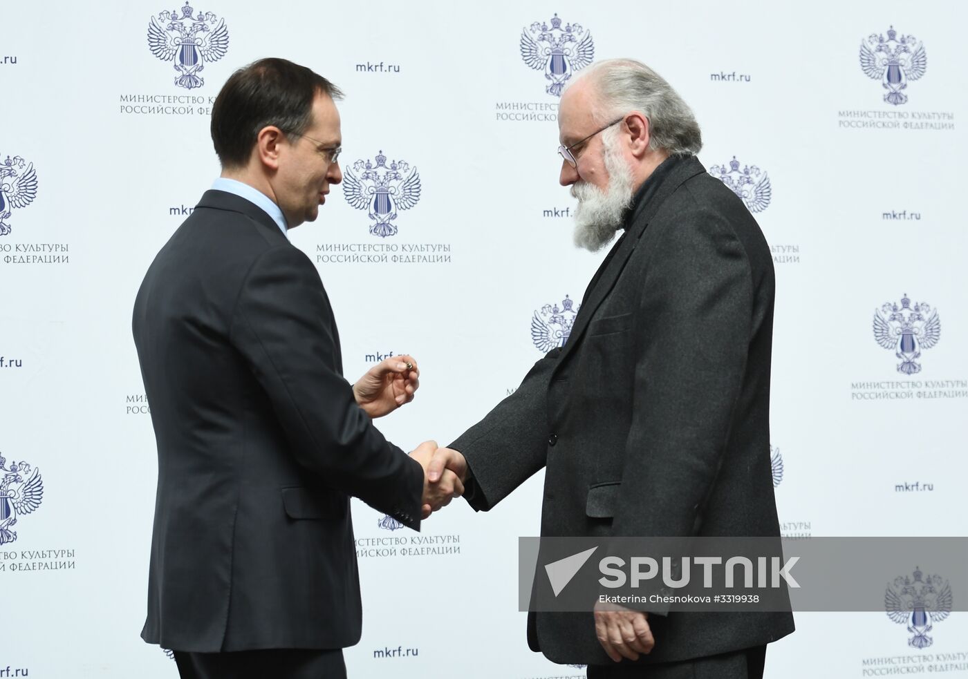 Ceremony to present state decorations to culture and arts workers