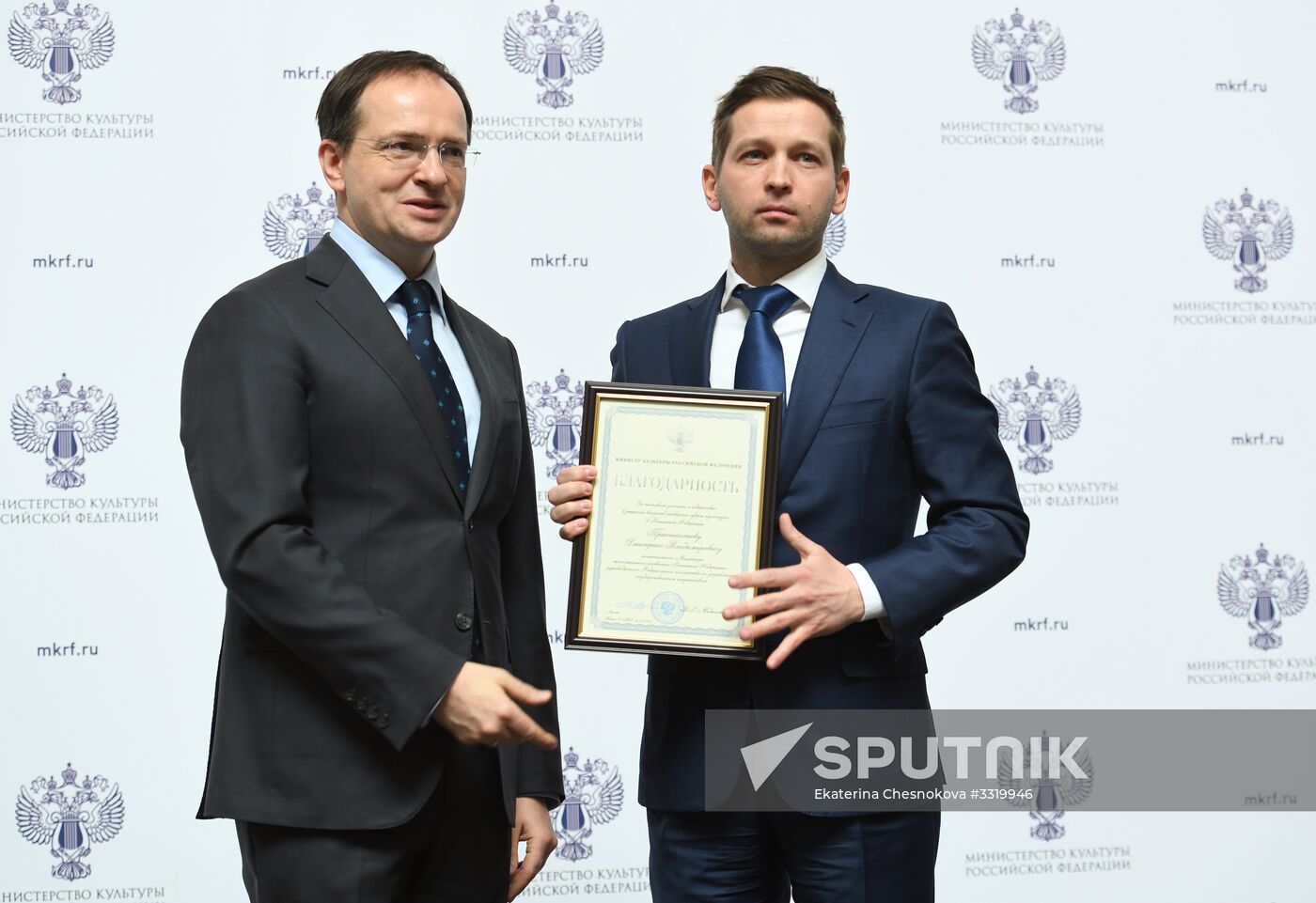 Ceremony to present state decorations to culture and arts workers