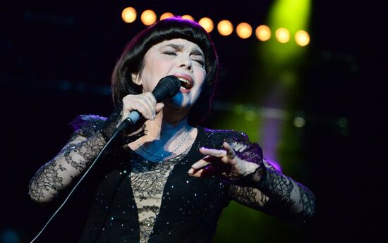 Mireille Mathieu gives concert in Moscow