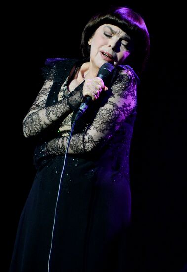 Mireille Mathieu gives concert in Moscow