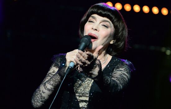 Mireille Mathieu gives concert in Moscow